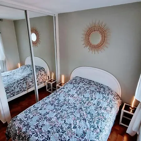 2 Chambres, Loggia, Piscine, Parking.
