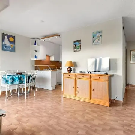 2 Chambres, Loggia, Piscine, Parking. *