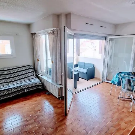 Apartment 2 Chambres, Loggia, Piscine, Parking.